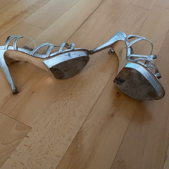 Silver heels - Picture 3 of 4